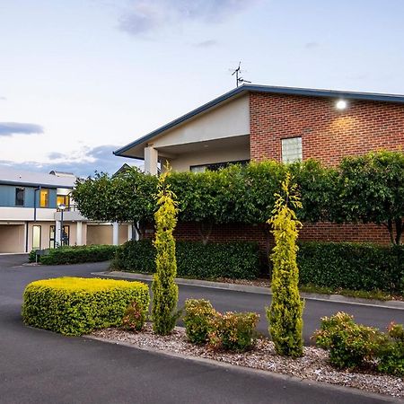 Hawkesbury Race Club Motel Windsor Exterior photo The Village, 2016