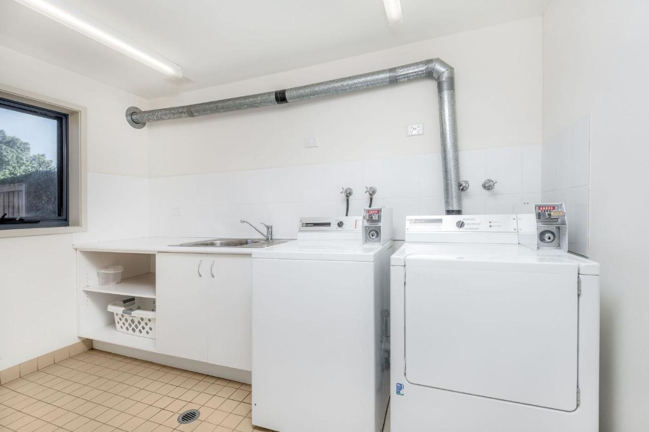 Hawkesbury Race Club Motel Windsor Exterior photo A laundry room with a washing machine and a dryer