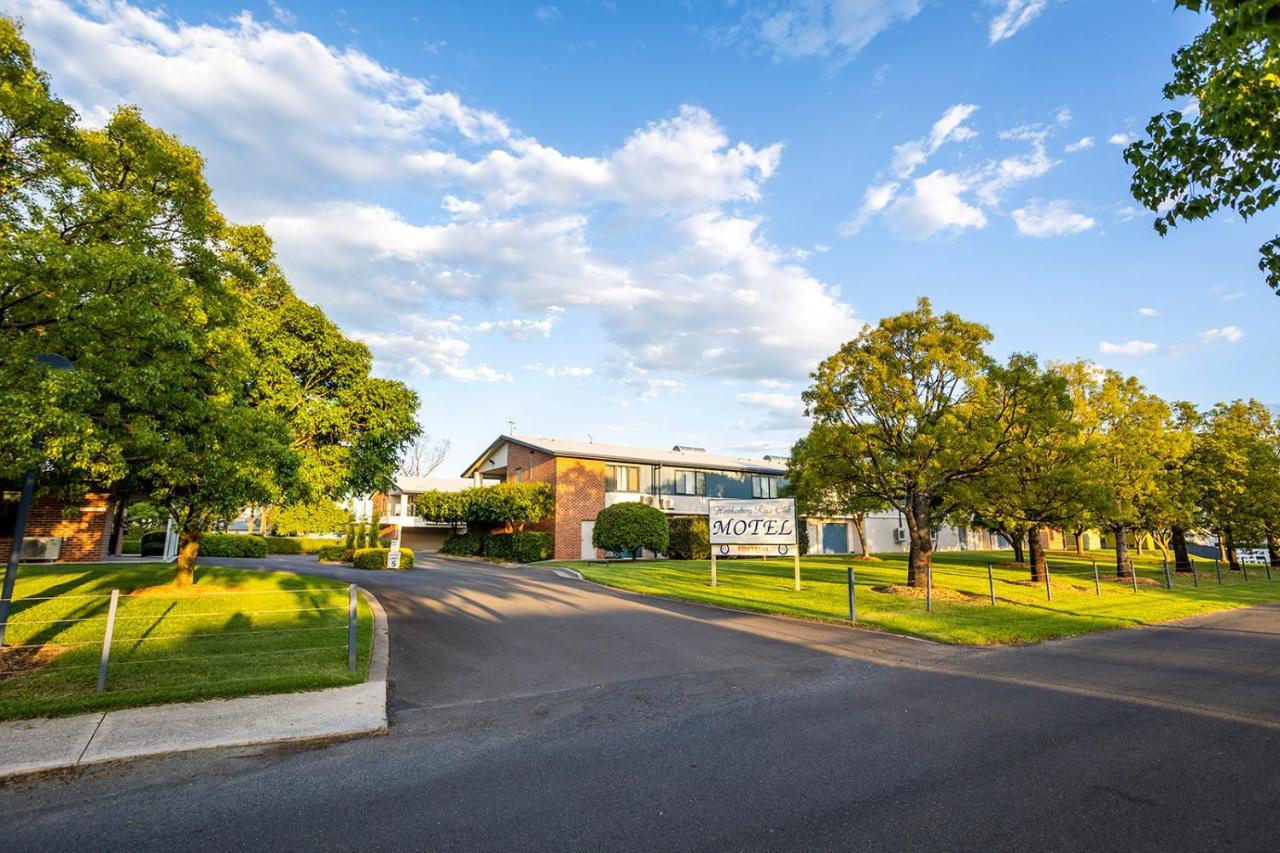 Hawkesbury Race Club Motel Windsor Exterior photo The main entrance to the University of Tasmania's Launceston Campus