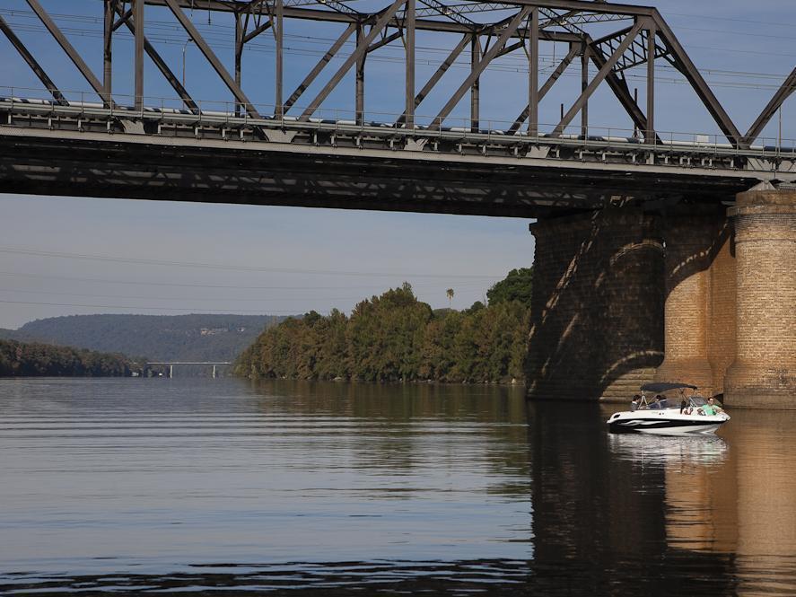 Hawkesbury Race Club Motel Windsor Exterior photo The bridge from the west